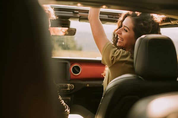 Quels sont les meilleurs itinéraires pour un road trip à travers les montagnes Rocheuses au Colorado?